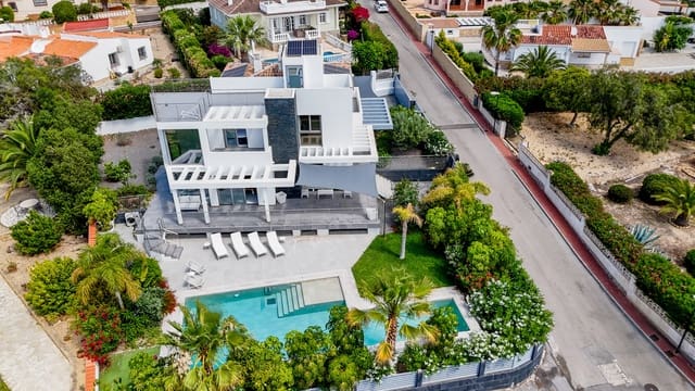 Chalet de 4 habitaciones en Coloma  , La Nucia en venta con piscina - 1.495.000 € (Ref: 9182243)