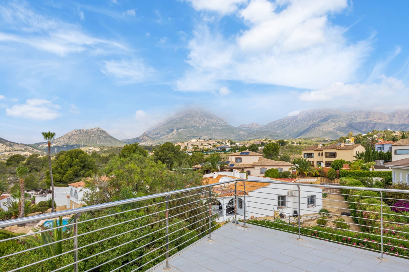 4 quarto Moradia para venda em La Nucia com piscina - 1 495 000 € (Ref: 9182243)