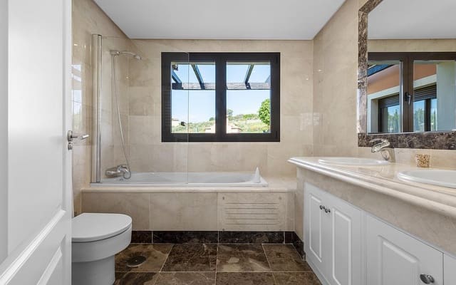 3 chambre Villa/Maison à vendre à Zona Calvario, Estepona avec piscine - 756 413 € (Ref: 9182257)