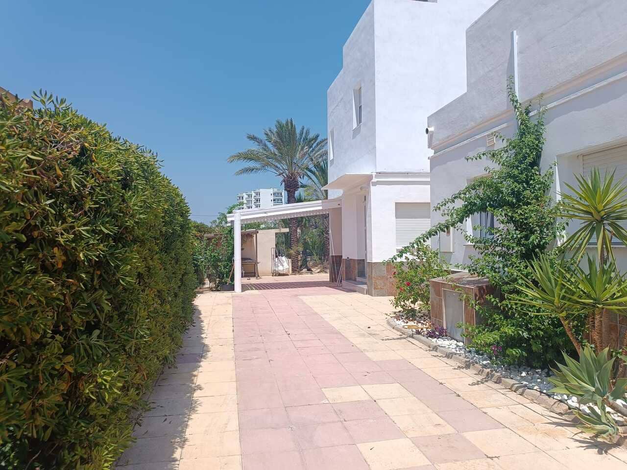 7 bedroom Villa for sale in Los Alcazares with pool - € 1,050,000 (Ref: 9182266)