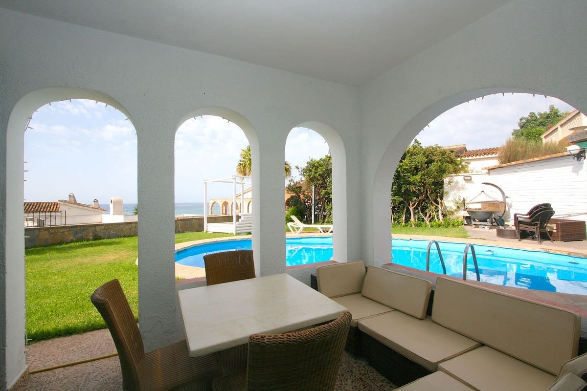 2 bedroom Villa for sale in Torremuelle with pool - € 845,000 (Ref: 9182287)