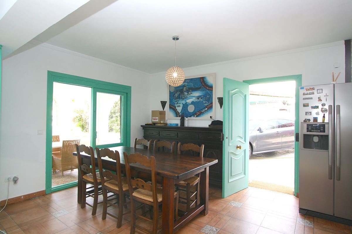 2 bedroom Villa for sale in Torremuelle with pool - € 845,000 (Ref: 9182287)