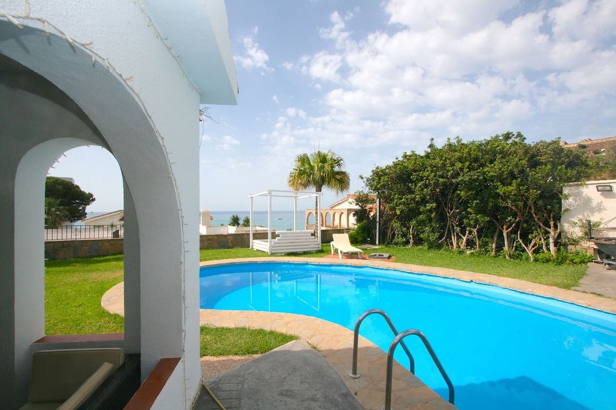 2 bedroom Villa for sale in Torremuelle with pool - € 845,000 (Ref: 9182287)