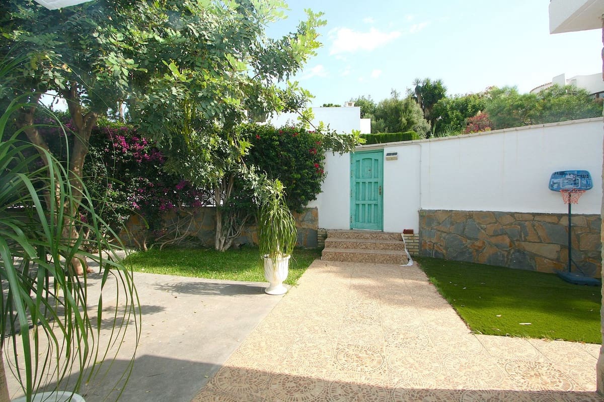 2 bedroom Villa for sale in Torremuelle with pool - € 845,000 (Ref: 9182287)