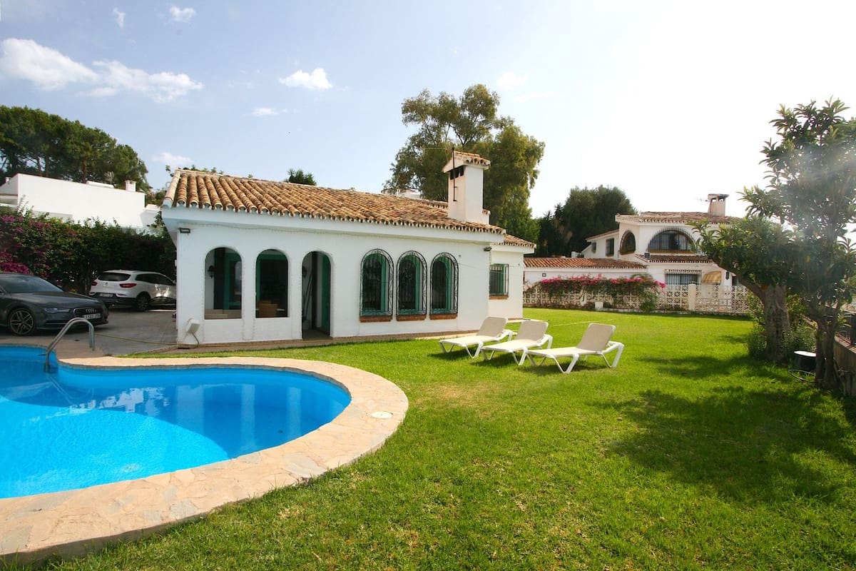 2 bedroom Villa for sale in Torremuelle with pool - € 845,000 (Ref: 9182287)