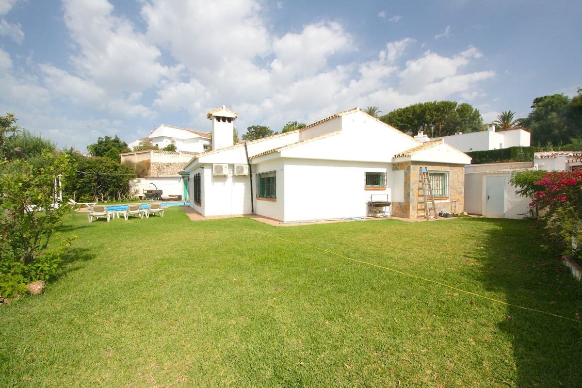 2 bedroom Villa for sale in Torremuelle with pool - € 845,000 (Ref: 9182287)