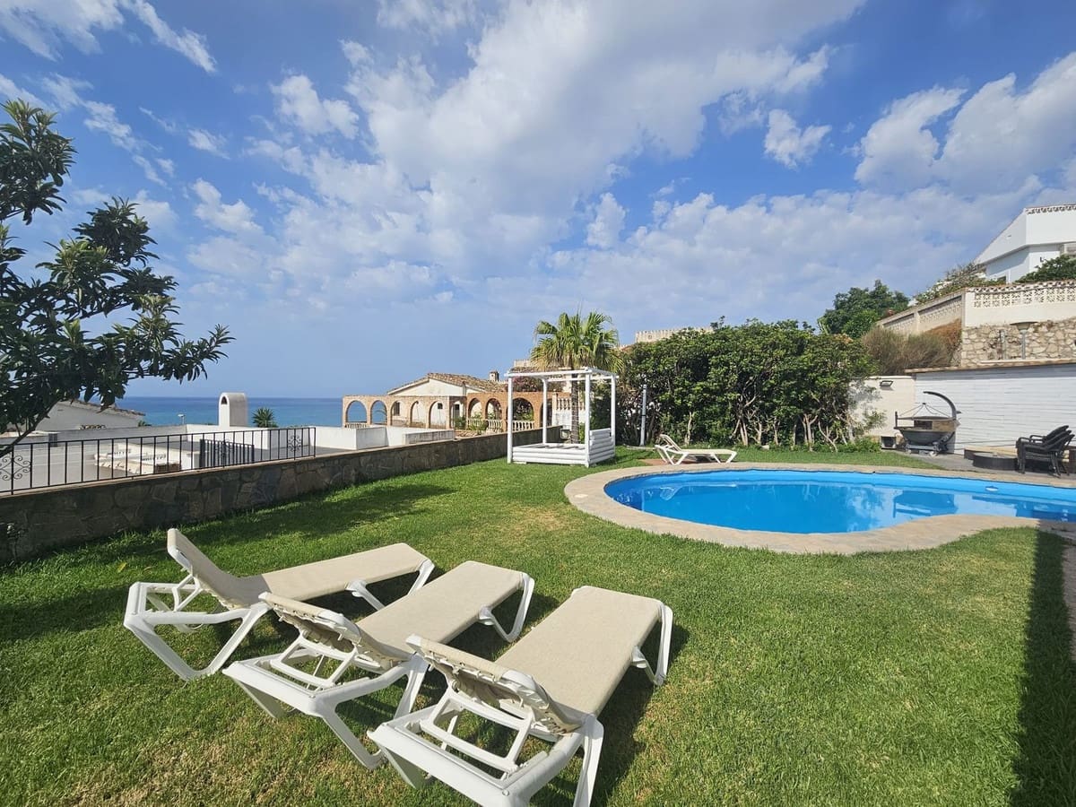 2 bedroom Villa for sale in Torremuelle with pool - € 845,000 (Ref: 9182287)