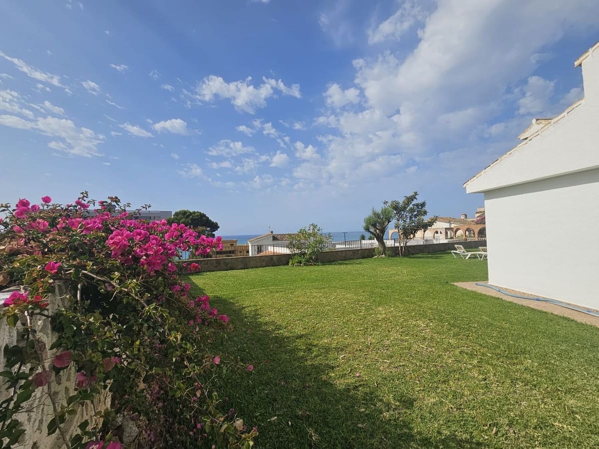 2 bedroom Villa for sale in Torremuelle with pool - € 845,000 (Ref: 9182287)