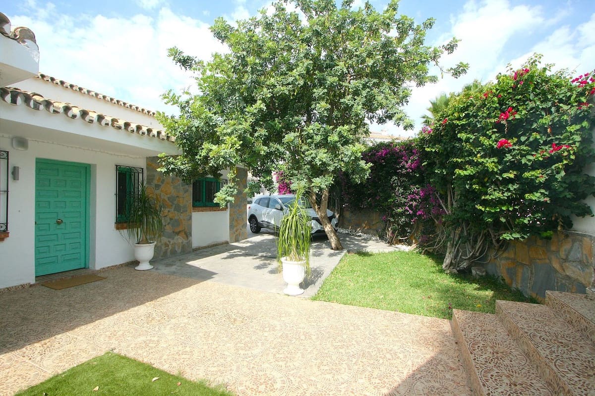 2 bedroom Villa for sale in Torremuelle with pool - € 845,000 (Ref: 9182287)