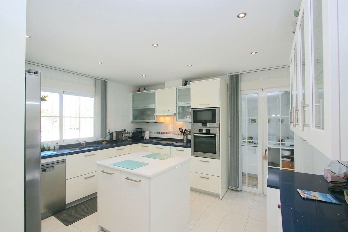 5 soveværelse Villa til salg i Mijas Golf med swimmingpool - € 1.250.000 (Ref: 9182294)