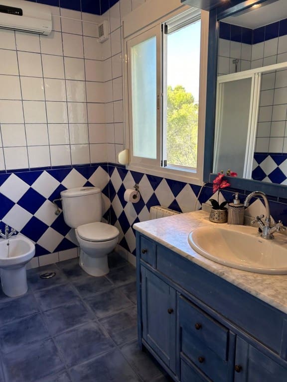 5 bedroom Villa for sale in Altea with pool garage - € 750,000 (Ref: 9182306)