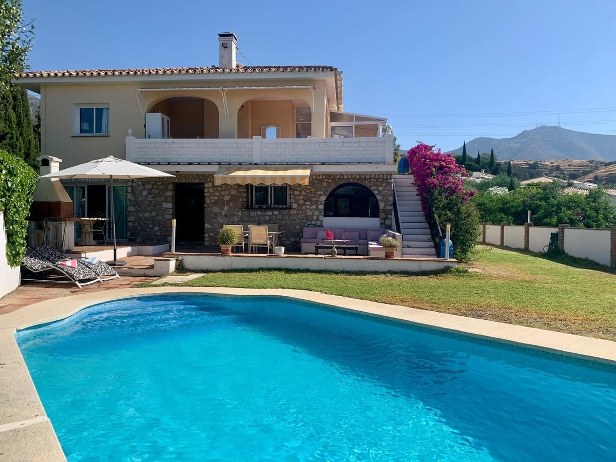 5 soveværelse Villa til salg i Mijas med swimmingpool - € 895.000 (Ref: 9182331)