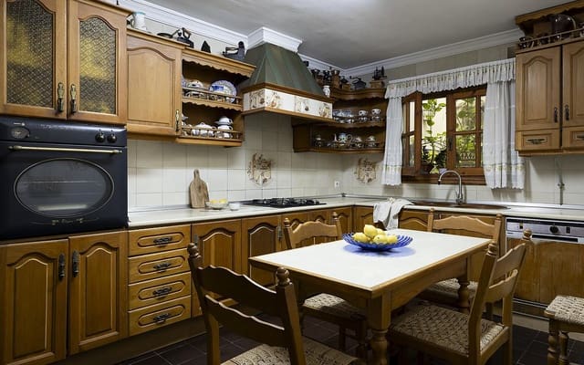 8 soverom Hus til salgs i Guadalmina Alta, Marbella - € 849 500 (Ref: 9182343)