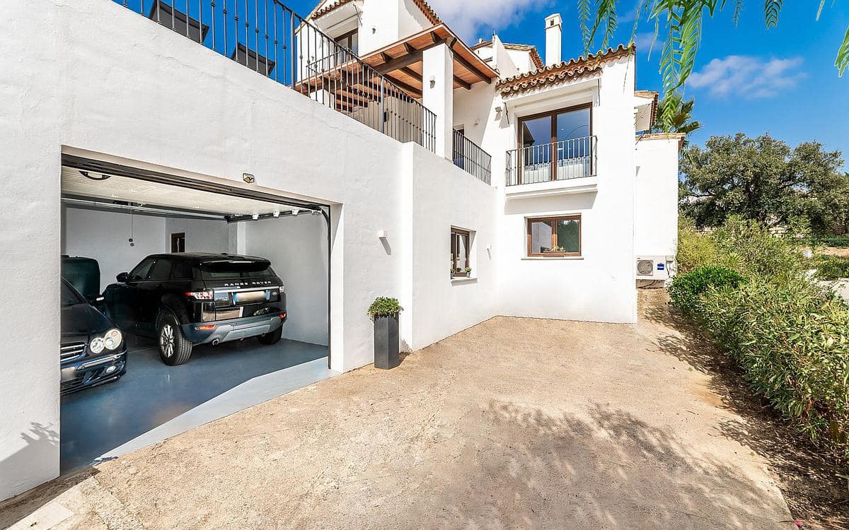 5 slaapkamer Villa te koop in Estepona met garage - € 2.485.000 (Ref: 9182345)