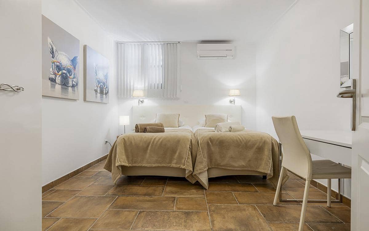 5 soveværelse Byhus til salg i Benahavis med swimmingpool garage - € 1.095.000 (Ref: 9182347)