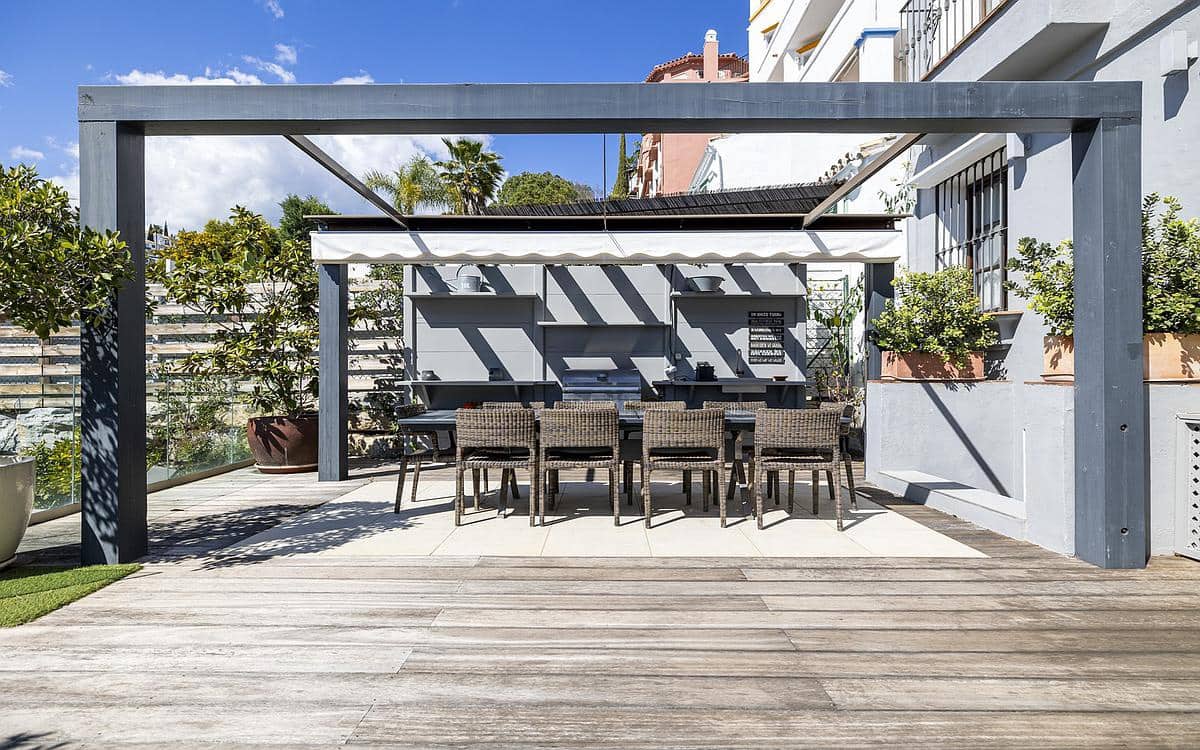 5 soveværelse Byhus til salg i Benahavis med swimmingpool garage - € 1.095.000 (Ref: 9182347)