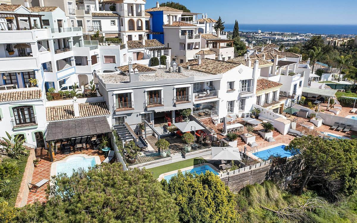 5 soveværelse Byhus til salg i Benahavis med swimmingpool garage - € 1.095.000 (Ref: 9182347)