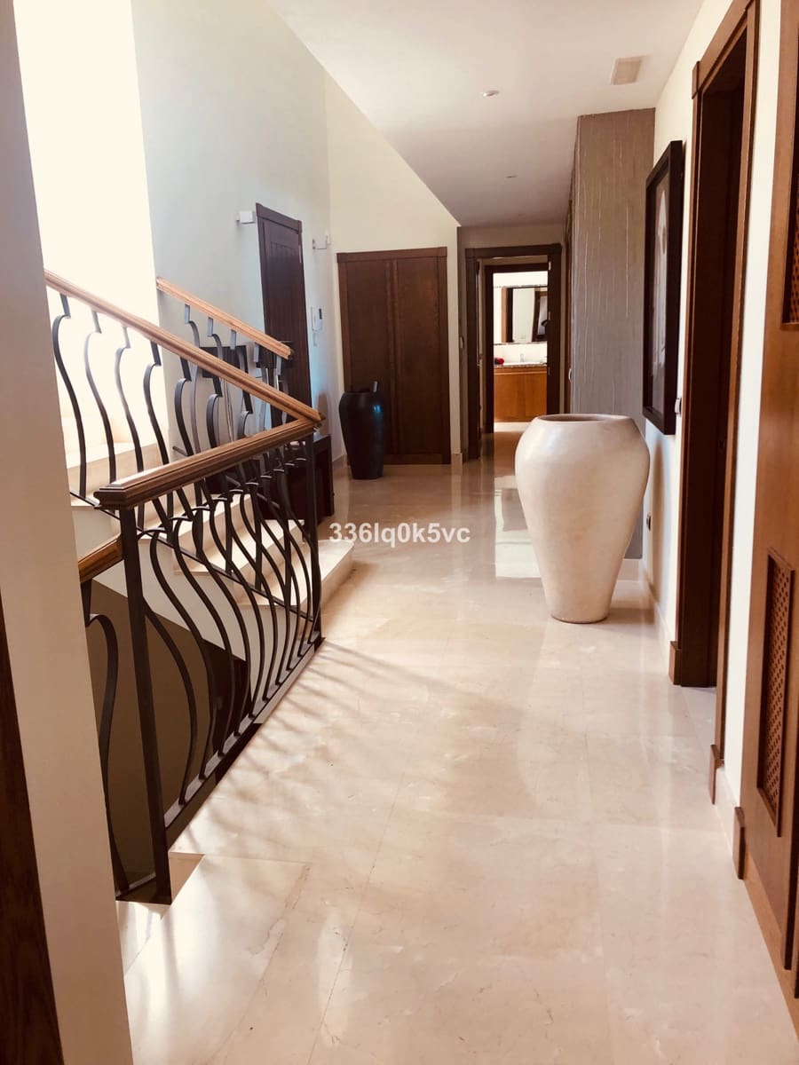 5 slaapkamer Villa te koop in Benahavis met zwembad - € 1.795.000 (Ref: 9182352)