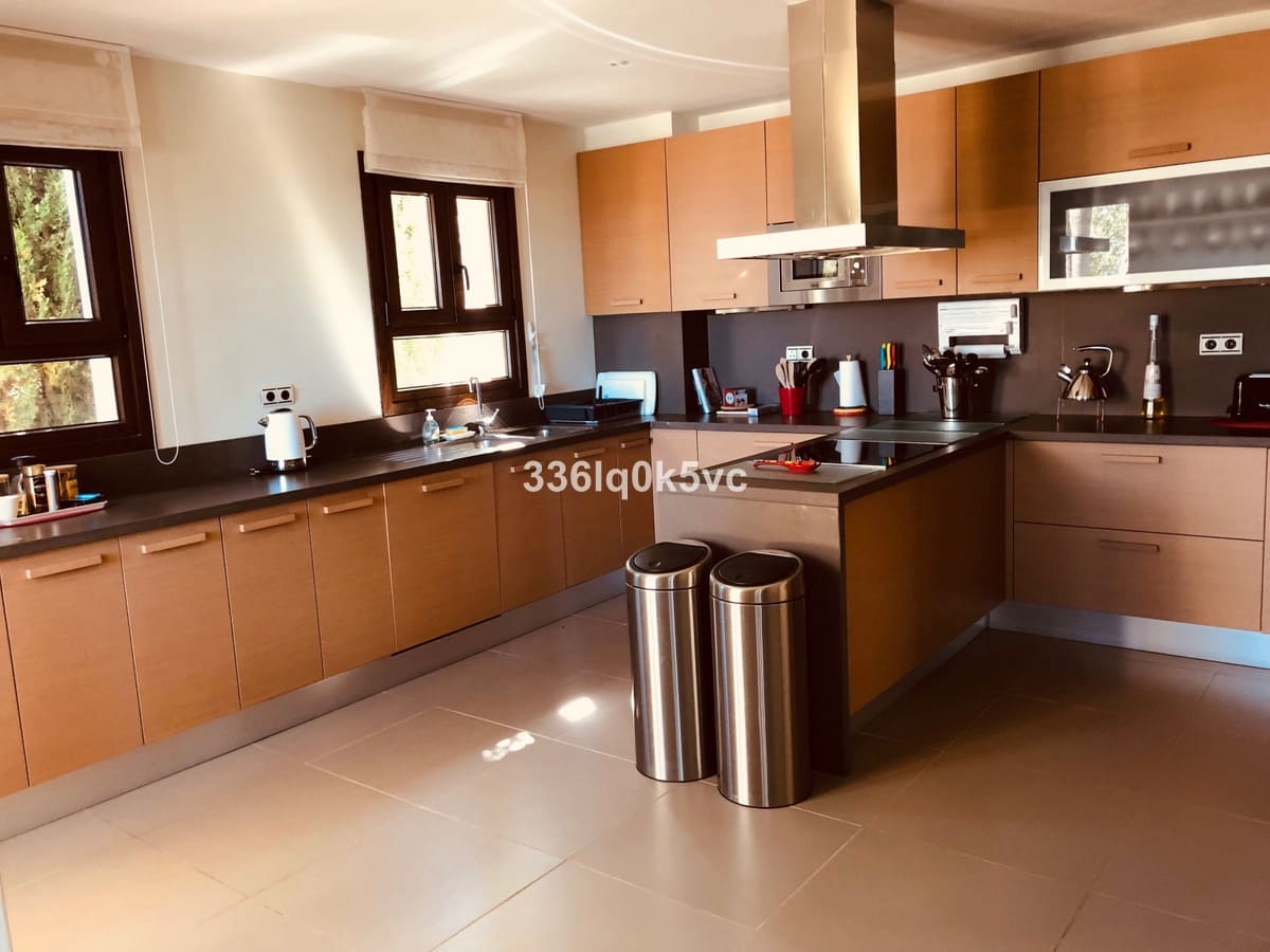 5 slaapkamer Villa te koop in Benahavis met zwembad - € 1.795.000 (Ref: 9182352)