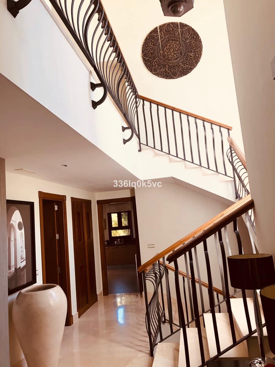 5 slaapkamer Villa te koop in Benahavis met zwembad - € 1.795.000 (Ref: 9182352)