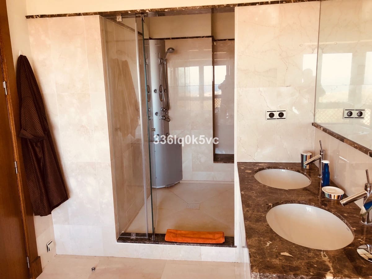 5 slaapkamer Villa te koop in Benahavis met zwembad - € 1.795.000 (Ref: 9182352)