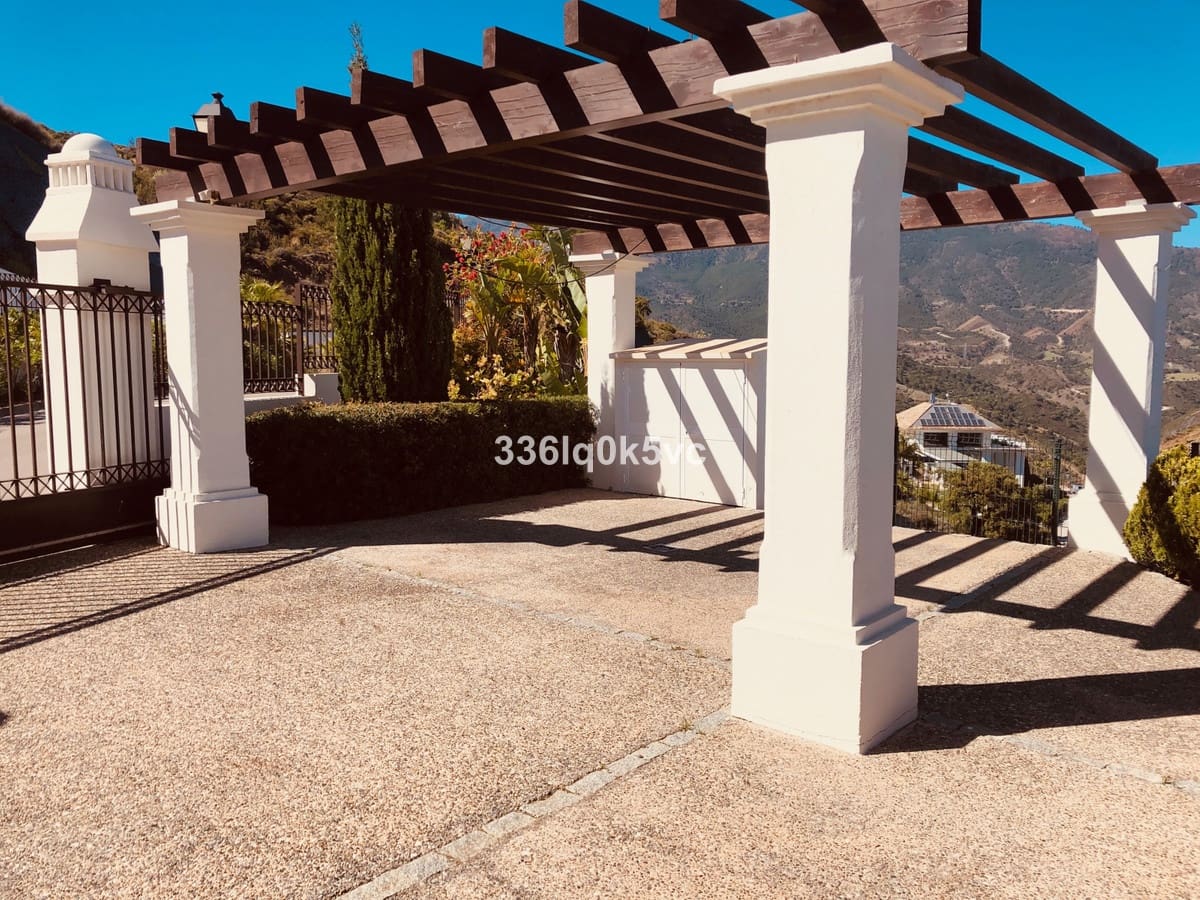 5 slaapkamer Villa te koop in Benahavis met zwembad - € 1.795.000 (Ref: 9182352)