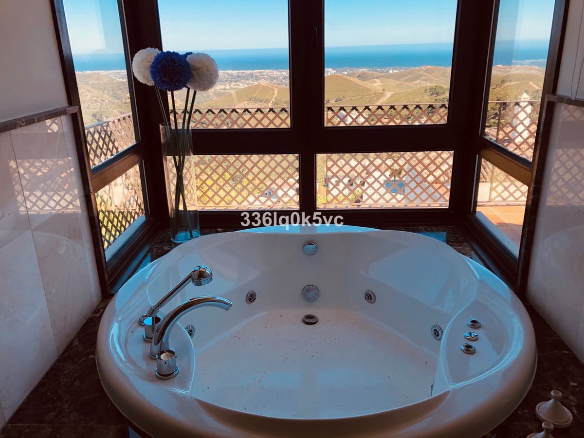 5 slaapkamer Villa te koop in Benahavis met zwembad - € 1.795.000 (Ref: 9182352)