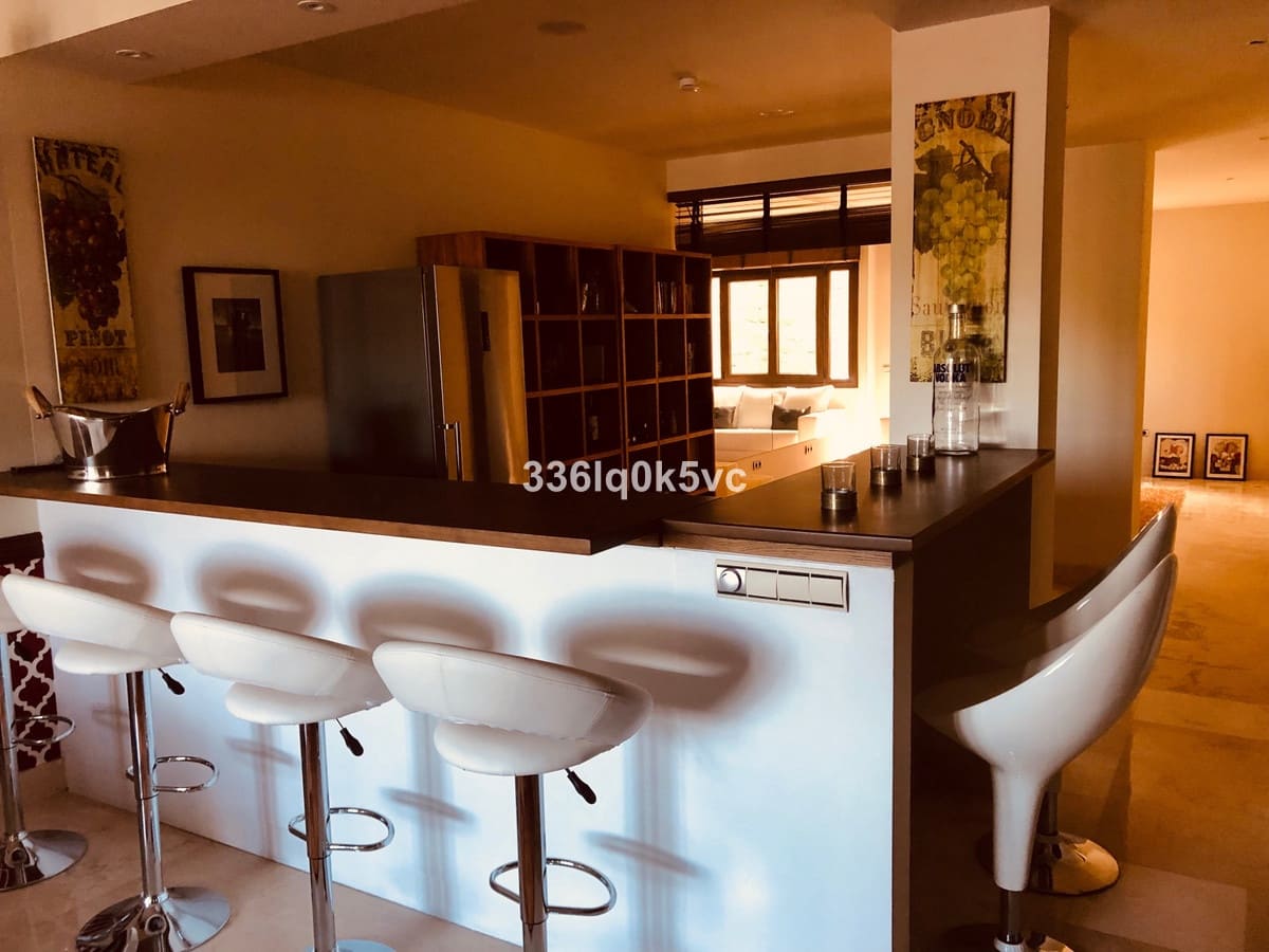 5 slaapkamer Villa te koop in Benahavis met zwembad - € 1.795.000 (Ref: 9182352)