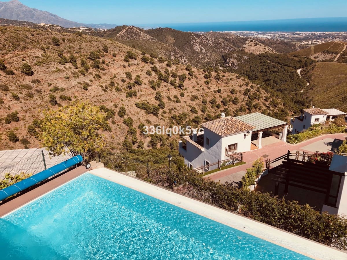 5 slaapkamer Villa te koop in Benahavis met zwembad - € 1.795.000 (Ref: 9182352)