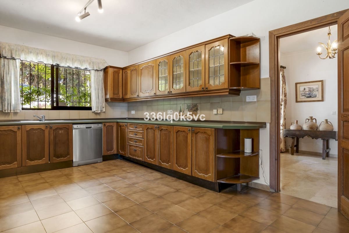 4 soveværelse Villa til salg i Malaga by med swimmingpool - € 1.750.000 (Ref: 9182359)