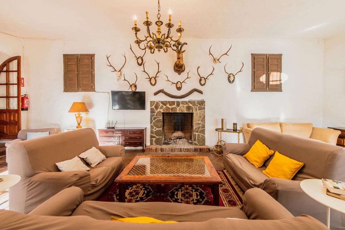 16 soveværelse Finca/Landehus til salg i Malaga by med swimmingpool - € 2.650.000 (Ref: 9182367)