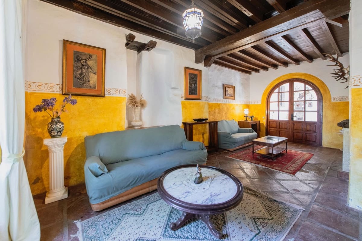 16 soveværelse Finca/Landehus til salg i Malaga by med swimmingpool - € 2.650.000 (Ref: 9182367)