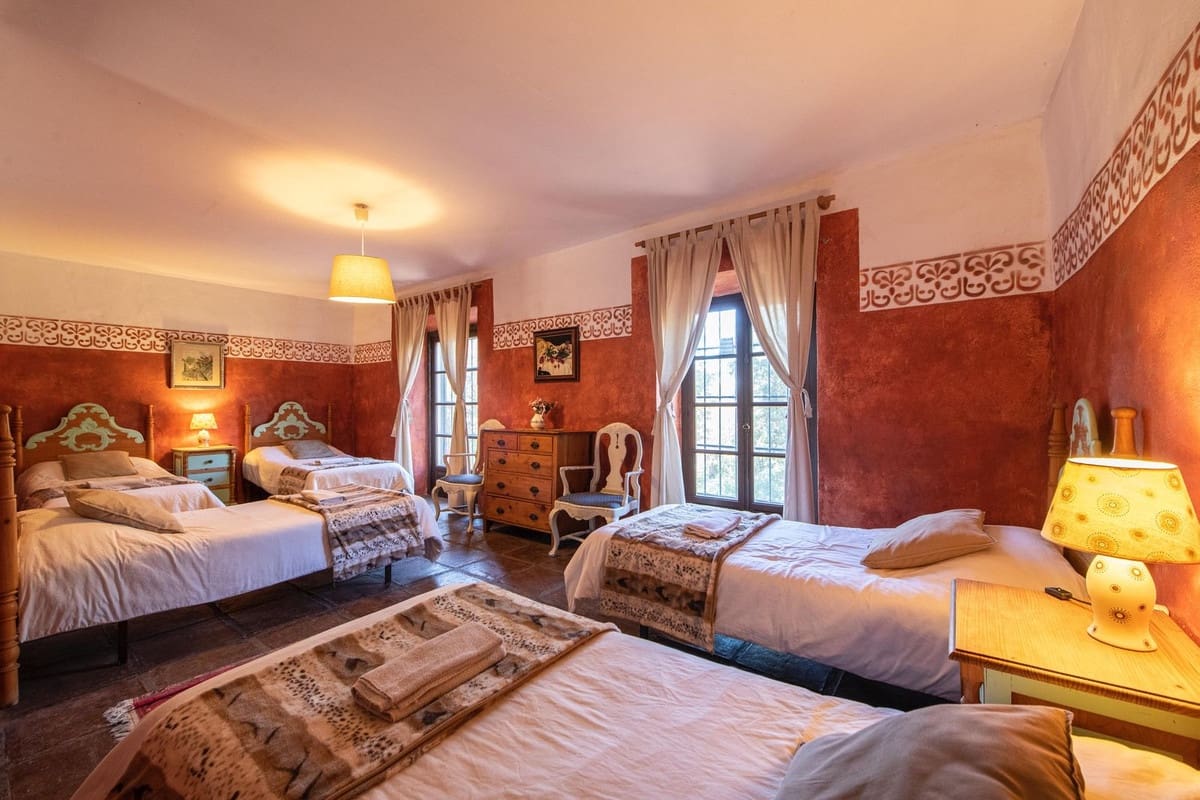 16 soveværelse Finca/Landehus til salg i Malaga by med swimmingpool - € 2.650.000 (Ref: 9182367)