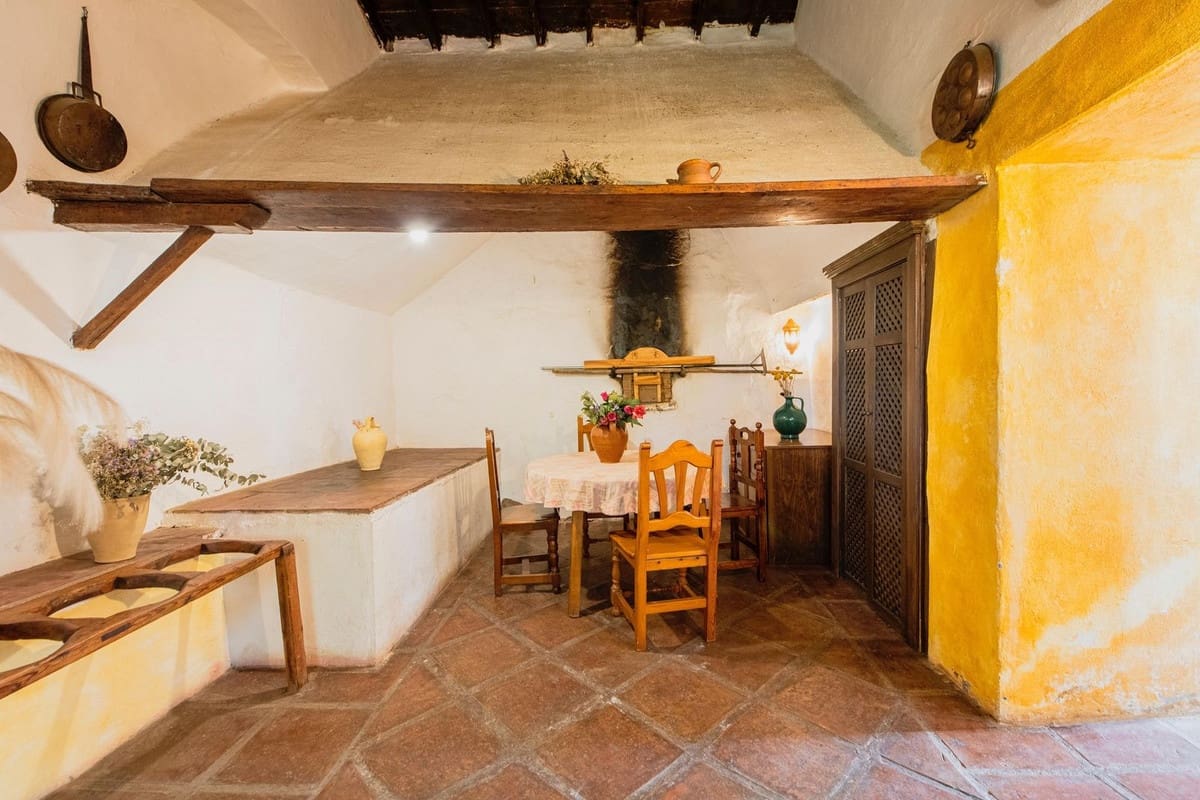 16 soveværelse Finca/Landehus til salg i Malaga by med swimmingpool - € 2.650.000 (Ref: 9182367)