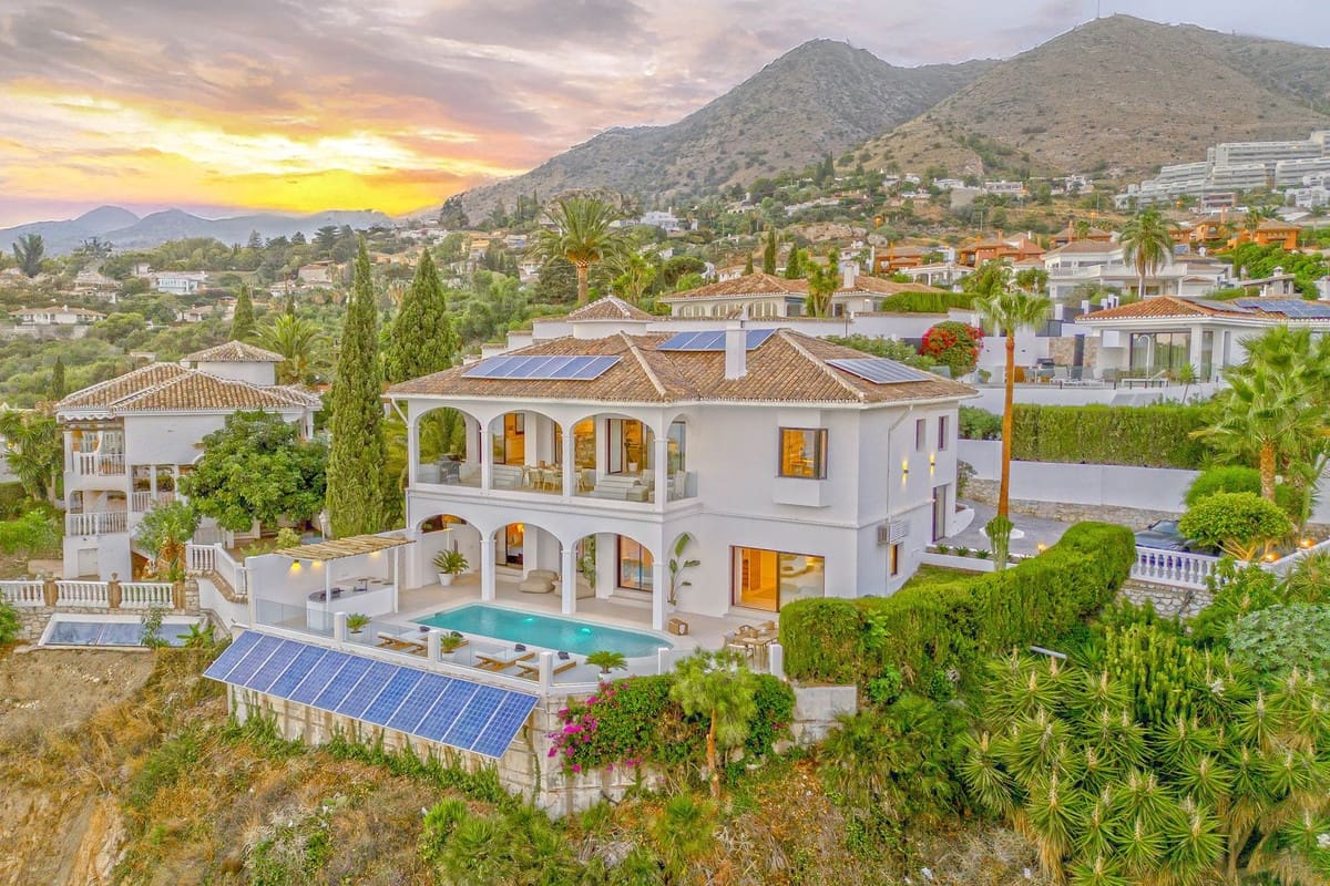 5 soveværelse Villa til salg i Benalmadena Costa med swimmingpool - € 2.695.000 (Ref: 9182385)