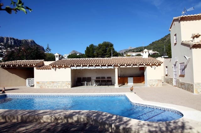 5 makuuhuone Huvila myytävänä paikassa Canuta, Calpe / Calp mukana uima-altaan 
autotalli - 650 000 € (Ref: 9182402)