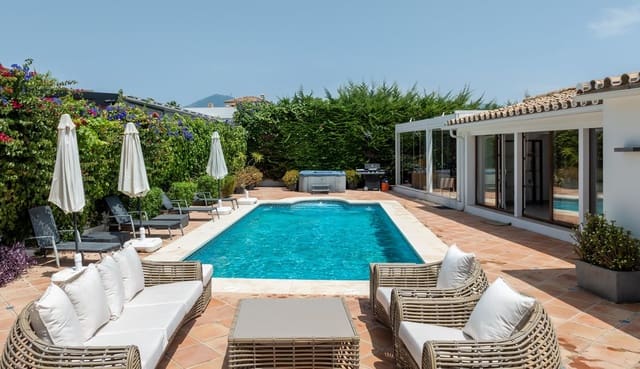 8 slaapkamer Villa te koop in Guadalmina Alta, Marbella met zwembad - € 3.000.000 (Ref: 9182492)