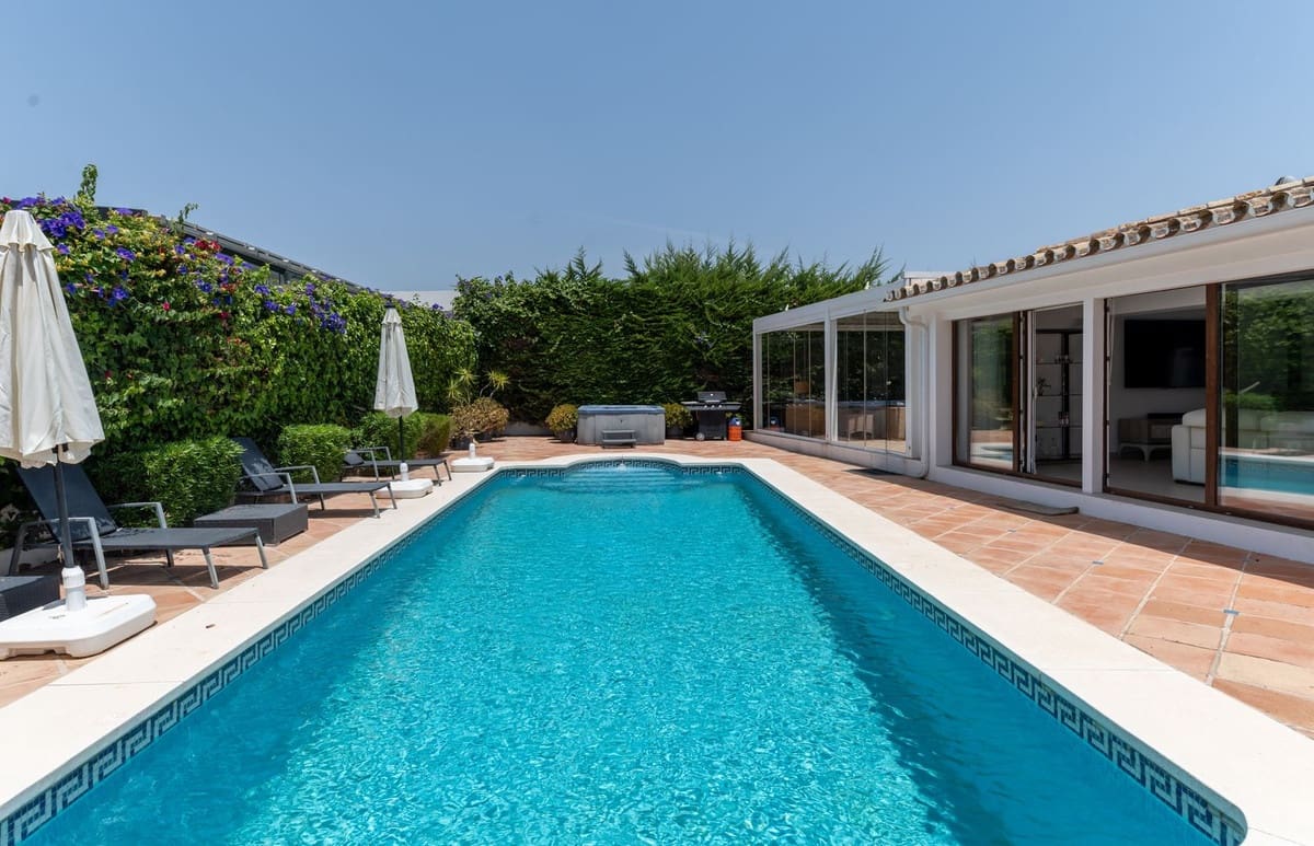 8 soverom Villa til salgs i San Pedro de Alcantara med svømmebasseng - € 3 000 000 (Ref: 9182492)