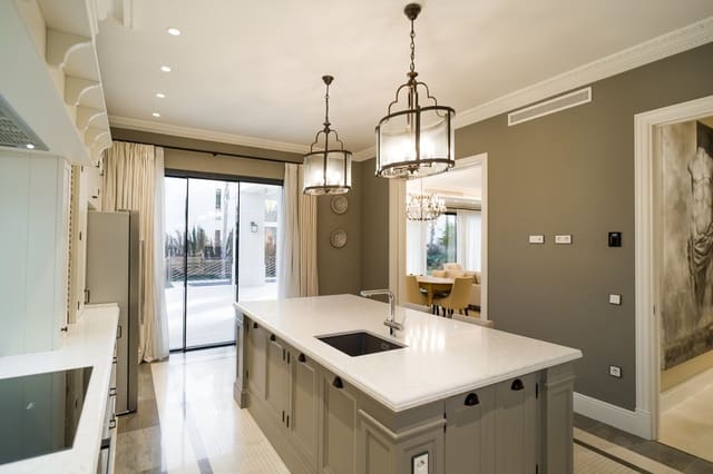 Chalet de 6 habitaciones en Los Flamingos, Benahavís en venta con piscina - 3.650.000 € (Ref: 9182500)