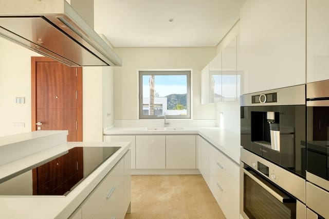 4 soveværelse Villa til salg i Los Arqueros - Puerto del Almendro, Benahavís med swimmingpool - € 2.200.000 (Ref: 9182512)