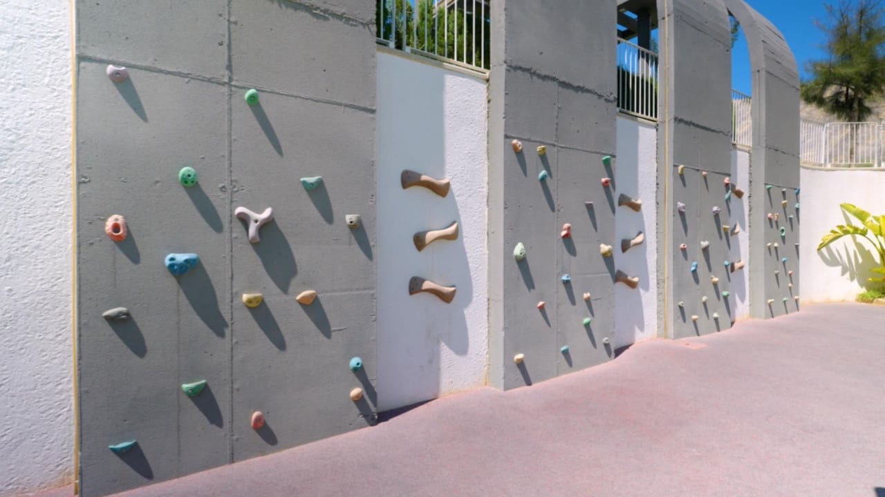 2 bedroom Apartment for sale in Benidorm with pool garage - € 579,000 (Ref: 9182534)