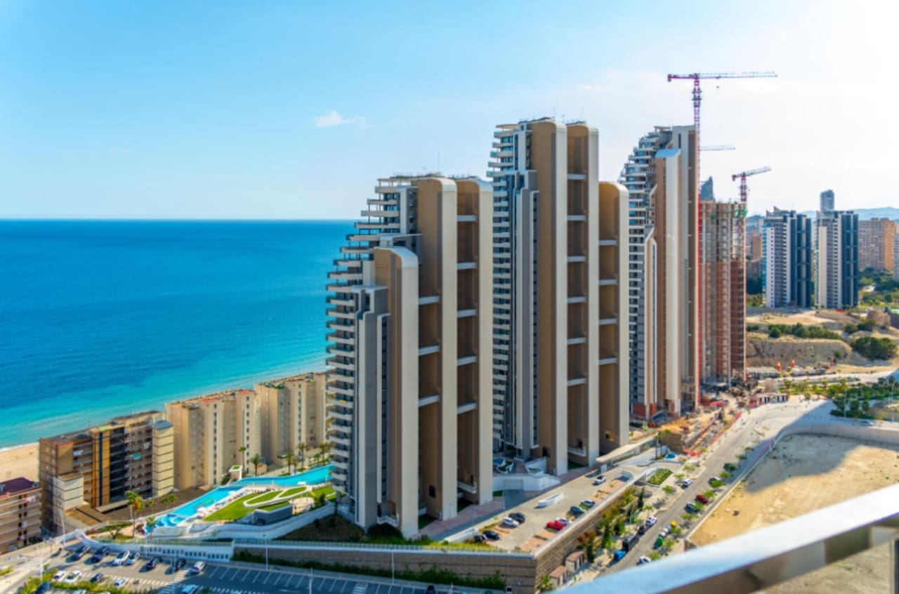 2 bedroom Apartment for sale in Benidorm with pool garage - € 579,000 (Ref: 9182534)