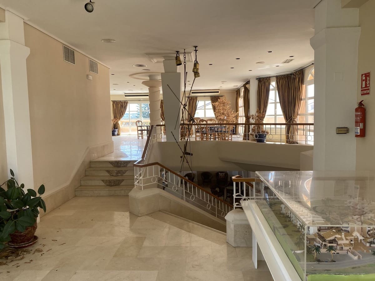Erhverv til salg i Mijas Golf med swimmingpool - € 1.150.000 (Ref: 9182535)