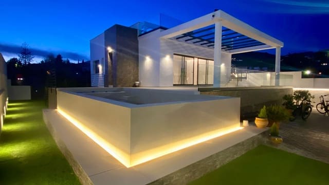 Chalet de 4 habitaciones en Mijas pueblo, Mijas en venta con piscina - 1.050.000 € (Ref: 9182536)