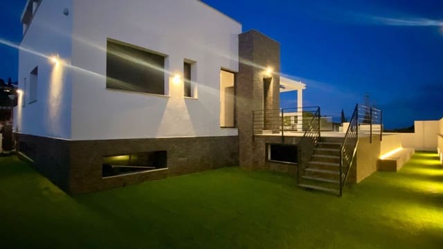 Chalet de 4 habitaciones en Mijas pueblo, Mijas en venta con piscina - 1.050.000 € (Ref: 9182536)