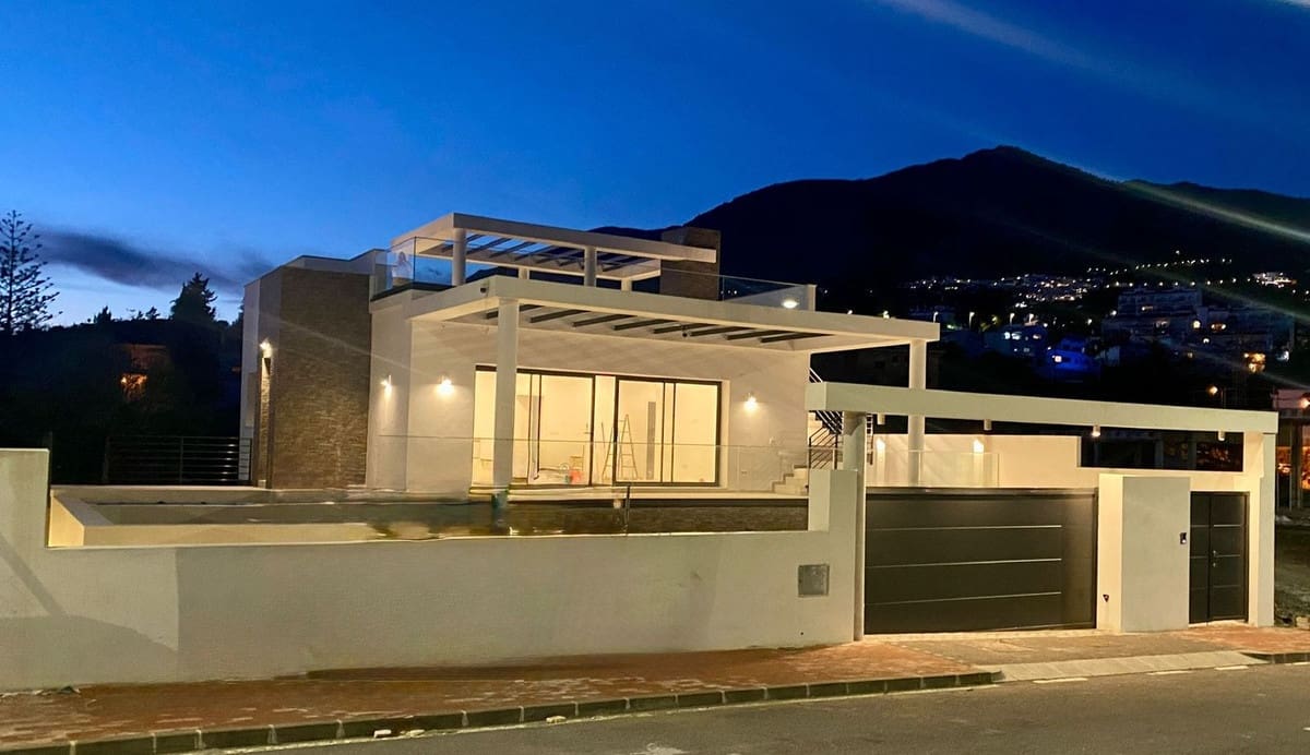 4 soverom Villa til salgs i Mijas med svømmebasseng - € 1 050 000 (Ref: 9182536)