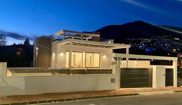 Chalet de 4 habitaciones en Mijas pueblo, Mijas en venta con piscina - 1.050.000 € (Ref: 9182536)