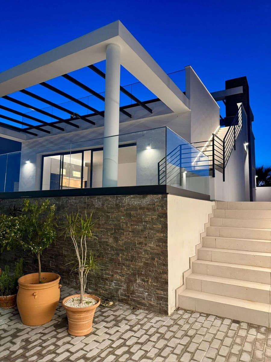 4 soverom Villa til salgs i Mijas med svømmebasseng - € 1 050 000 (Ref: 9182536)