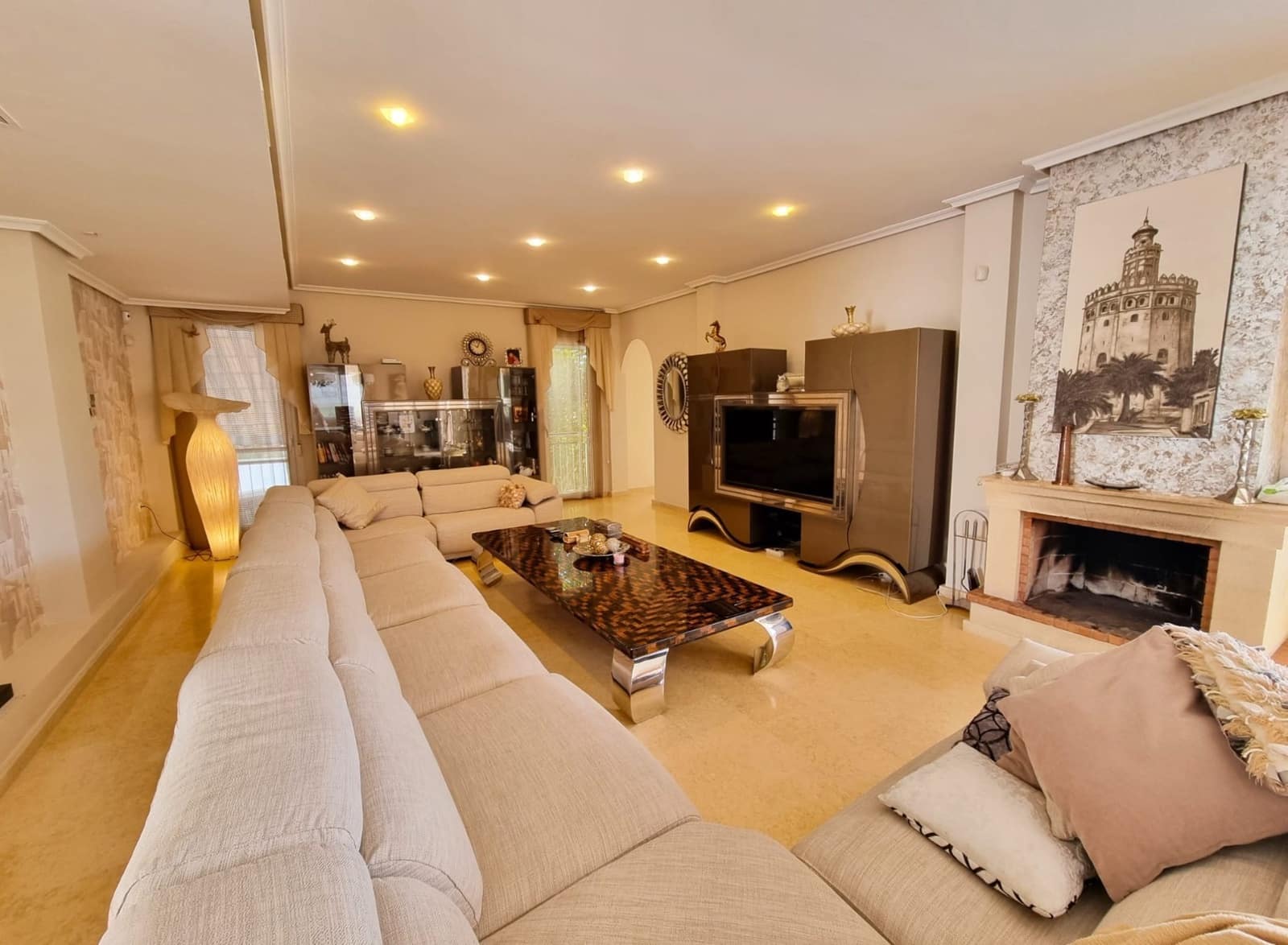 5 soverom Villa til salgs i Torrevieja med svømmebasseng - € 1 170 000 (Ref: 9182555)