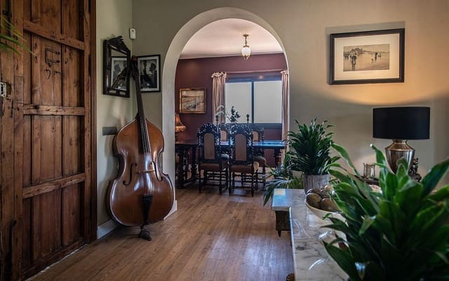 3 makuuhuone Huvila myytävänä paikassa Zona Calvario, Estepona mukana uima-altaan - 995 000 € (Ref: 9182563)